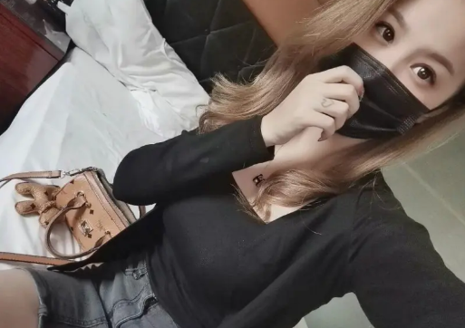 身材不错又很配合的小姐姐